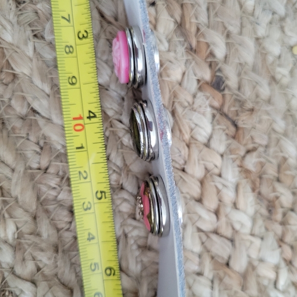 Bundle 2 Leather Snap Bracelets with Pretty Decorative Snap Buttons - Picture 8 of 8